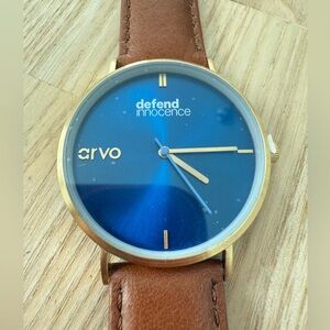 Arvo mens defend innocence blue dial gold tone watch NEW BATTERY